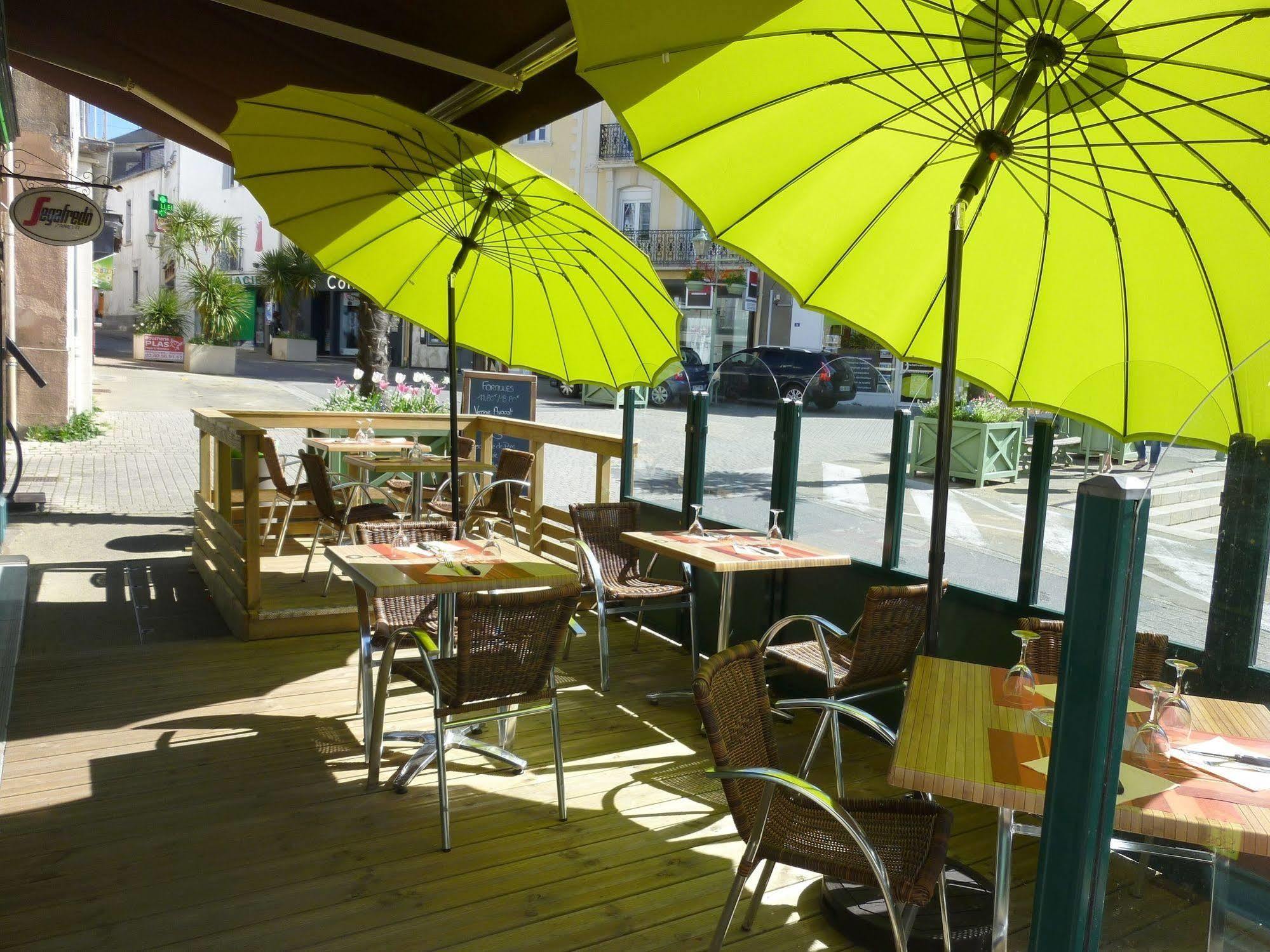Logis Hotel Le Chêne Vert Savenay Exterior foto